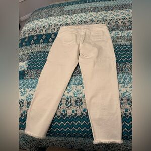 Liverpool skinny crop pull on white jean with frayed hem
